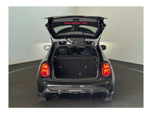 Mini Cooper 1.5 Cooper John Cooper Works | Achterbank in delen neerklapbaar | Apple Carplay/Android Auto|tele... ActivLease financial lease