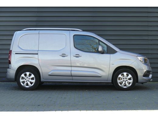 Opel Combo 1.5D 130PK L1H1 INNOVATION + / NAVI / LED / CLIMA / PDC / 16"LMV / CAMERA / TREKHAAK / BETIMMERIN... ActivLease financial lease