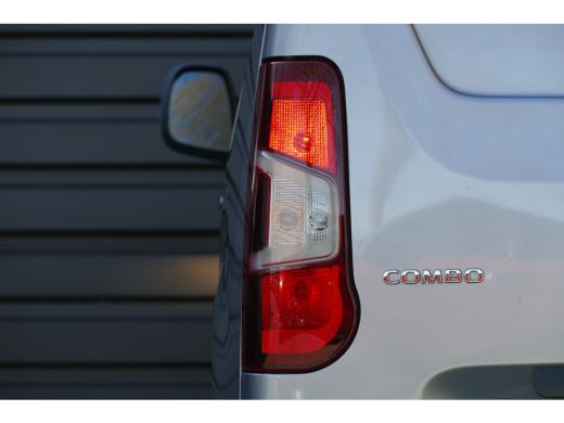 Opel Combo 1.5D 130PK L1H1 INNOVATION + / NAVI / LED / CLIMA / PDC / 16"LMV / CAMERA / TREKHAAK / BETIMMERIN... ActivLease financial lease