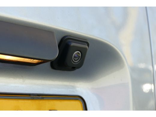 Opel Combo 1.5D 130PK L1H1 INNOVATION + / NAVI / LED / CLIMA / PDC / 16"LMV / CAMERA / TREKHAAK / BETIMMERIN... ActivLease financial lease