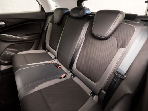 Opel Grandland X 1.2 Turbo Sport 131Pk Automaat (APPLE CARPLAY, GROOT NAVI, GETINT GLAS, LEDER, SPORTSTOELEN, TREK... ActivLease financial lease