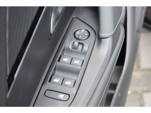 Peugeot 2008 1.2 HYBRID 136PK GT PACK AUTOMAAT / NAVI / LEDER / CLIMA / LED / PDC / 17" LMV / KEYLESS / CAMERA... ActivLease financial lease