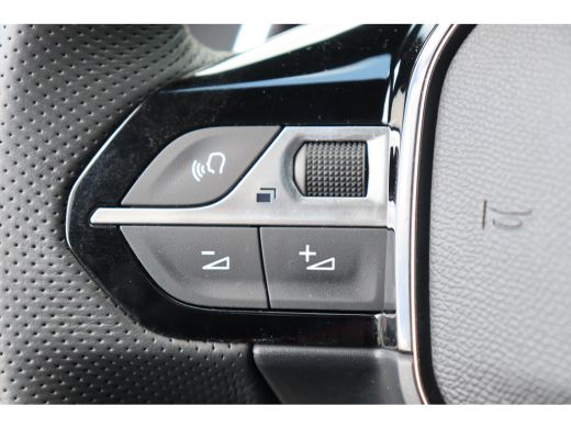 Peugeot 2008 1.2 HYBRID 136PK GT PACK AUTOMAAT / NAVI / LEDER / CLIMA / LED / PDC / 17" LMV / KEYLESS / CAMERA... ActivLease financial lease