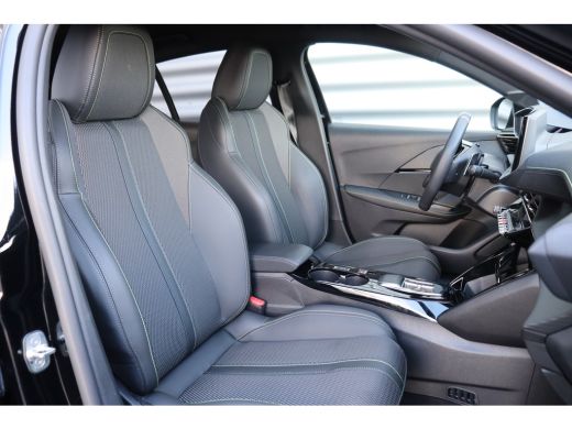 Peugeot 208 1.2 HYBRID 100PK GT PACK AUTOMAAT / NAVI / LEDER / CLIMA / PDC / 17" LMV / CAMERA / KEYLESS / CRU... ActivLease financial lease