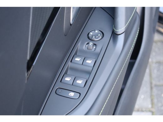 Peugeot 208 1.2 HYBRID 100PK GT PACK AUTOMAAT / NAVI / LEDER / CLIMA / PDC / 17" LMV / CAMERA / KEYLESS / CRU... ActivLease financial lease