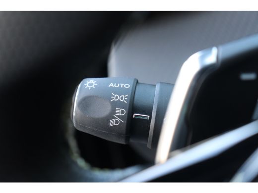 Peugeot 208 1.2 HYBRID 100PK GT PACK AUTOMAAT / NAVI / LEDER / CLIMA / PDC / 17" LMV / CAMERA / KEYLESS / CRU... ActivLease financial lease