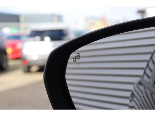 Peugeot 5008 1.2 HYBRID 136PK GT PACK AUTOMAAT / NAVI / CLIMA / PDC / 19" LMV / CAMERA / KEYLESS / PANO. DAK /... ActivLease financial lease