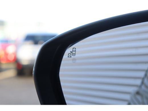 Peugeot 5008 1.2 PURETECH 130PK 7-ZITS GT PACK AUTOMAAT / NAVI / CLIMA / PDC / 19" LMV / CAMERA / KEYLESS / FU... ActivLease financial lease