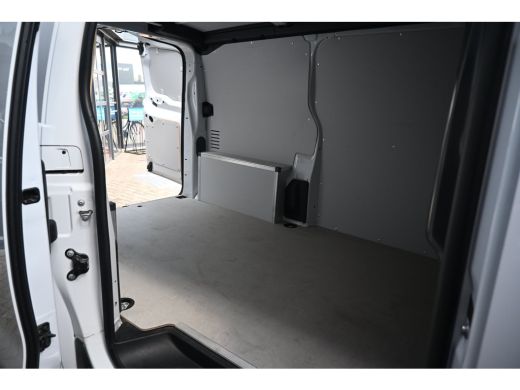 Peugeot Expert 2.0D L2 180PK Automaat | Adaptive Cruise | Betimmering | Stuurverwarming | Navigatie | Apple carp... ActivLease financial lease