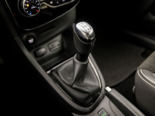 Renault Clio 0.9 TCe Intens Sport (NAVIGATIE, CLIMATE, LEDER/ALCANTARA, CAMERA, SPORTSTOELEN, LED KOPLAMPEN, C... ActivLease financial lease