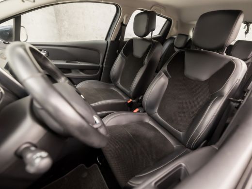 Renault Clio 0.9 TCe Intens Sport (NAVIGATIE, CLIMATE, LEDER/ALCANTARA, CAMERA, SPORTSTOELEN, LED KOPLAMPEN, C... ActivLease financial lease