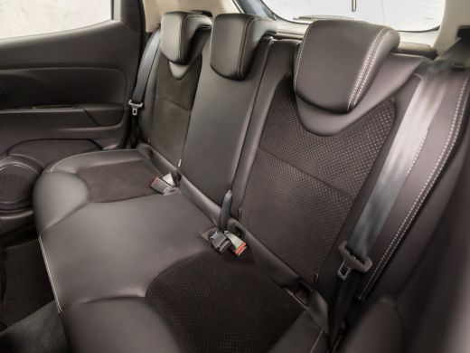 Renault Clio 0.9 TCe Intens Sport (NAVIGATIE, CLIMATE, LEDER/ALCANTARA, CAMERA, SPORTSTOELEN, LED KOPLAMPEN, C... ActivLease financial lease