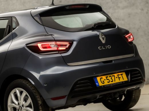 Renault Clio 0.9 TCe Intens Sport (NAVIGATIE, CLIMATE, LEDER/ALCANTARA, CAMERA, SPORTSTOELEN, LED KOPLAMPEN, C... ActivLease financial lease