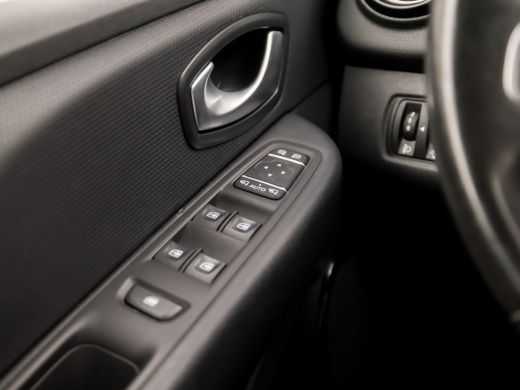 Renault Clio 0.9 TCe Intens Sport (NAVIGATIE, CLIMATE, LEDER/ALCANTARA, CAMERA, SPORTSTOELEN, LED KOPLAMPEN, C... ActivLease financial lease