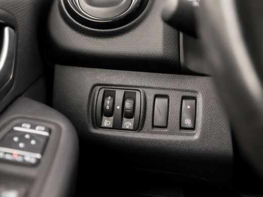 Renault Clio 0.9 TCe Intens Sport (NAVIGATIE, CLIMATE, LEDER/ALCANTARA, CAMERA, SPORTSTOELEN, LED KOPLAMPEN, C... ActivLease financial lease