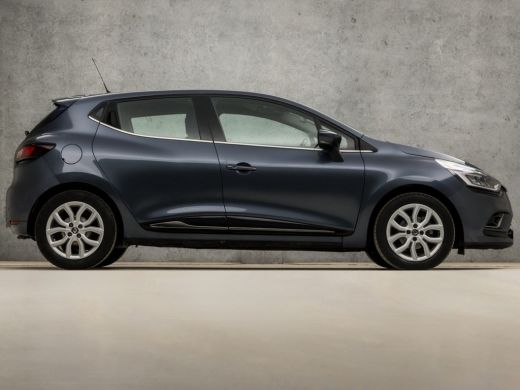 Renault Clio 0.9 TCe Intens Sport (NAVIGATIE, CLIMATE, LEDER/ALCANTARA, CAMERA, SPORTSTOELEN, LED KOPLAMPEN, C... ActivLease financial lease
