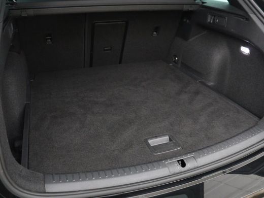 Seat Leon 1.5 eTSI FR Launch Edition | Stoelverwarming | Trekhaak | Adaptive cruise | Camera | Carplay | Sf... ActivLease financial lease