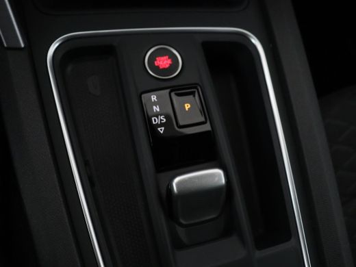 Seat Leon 1.5 eTSI FR Launch Edition | Stoelverwarming | Trekhaak | Adaptive cruise | Camera | Carplay | Sf... ActivLease financial lease