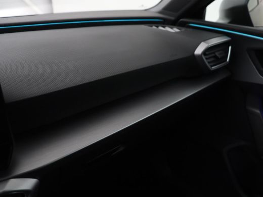 Seat Leon 1.5 eTSI FR Launch Edition | Stoelverwarming | Trekhaak | Adaptive cruise | Camera | Carplay | Sf... ActivLease financial lease