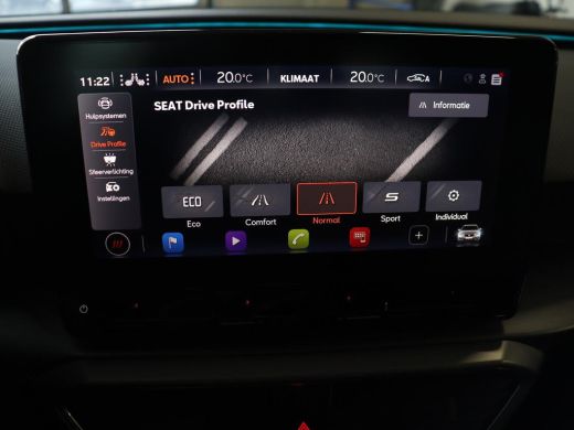 Seat Leon 1.5 eTSI FR Launch Edition | Stoelverwarming | Trekhaak | Adaptive cruise | Camera | Carplay | Sf... ActivLease financial lease