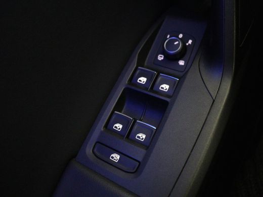 Seat Leon 1.5 eTSI FR Launch Edition | Stoelverwarming | Trekhaak | Adaptive cruise | Camera | Carplay | Sf... ActivLease financial lease