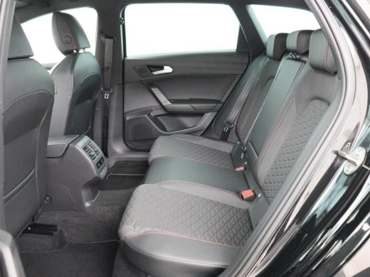 Seat Leon 1.5 eTSI FR Launch Edition | Stoelverwarming | Trekhaak | Adaptive cruise | Camera | Carplay | Sf... ActivLease financial lease