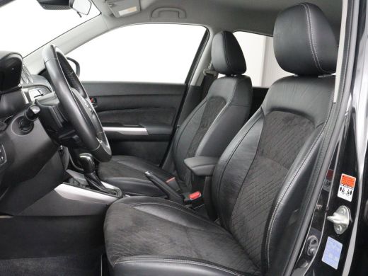 Suzuki Vitara 1.5 Hybrid Style | Trekhaak | Stoelverwarming | Adaptive cruise | Camera | Carplay | Leder/Alcant... ActivLease financial lease