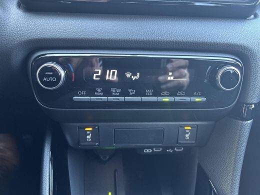 Toyota Yaris 1.5 Hybrid 115 Dynamic ActivLease financial lease