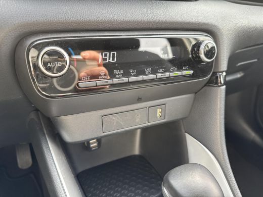 Toyota Yaris 1.5 Hybrid Active | BTW ! ! | Fabrieksgarantie 1ste eigenaar | ActivLease financial lease