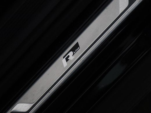 Volkswagen T-Cross 1.0 TSI Style Business R | Stoelverwarming | Camera | Adaptive cruise | Virtual Cockpit | Climate... ActivLease financial lease