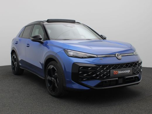 Volkswagen T-Roc 1.5 eTsi R-Line First Edition 150PK DSG Pano-Schuifdak, Trekhaak, Black Style, 20" LM Velgen, Key... ActivLease financial lease