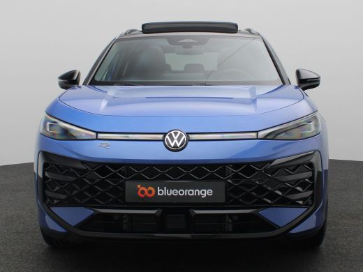 Volkswagen T-Roc 1.5 eTsi R-Line First Edition 150PK DSG Pano-Schuifdak, Trekhaak, Black Style, 20" LM Velgen, Key... ActivLease financial lease