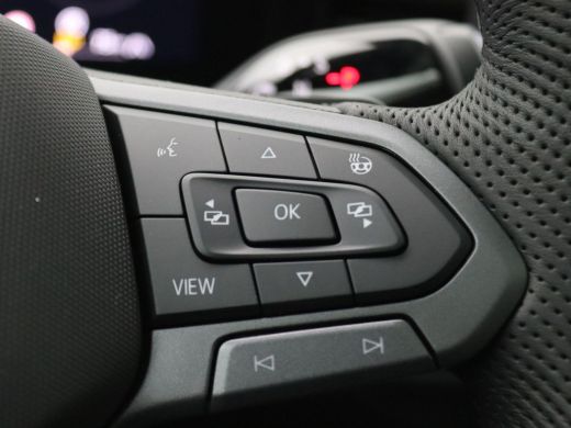 Volkswagen T-Roc 1.5 eTsi R-Line First Edition 150PK DSG Pano-Schuifdak, Trekhaak, Black Style, 20" LM Velgen, Key... ActivLease financial lease