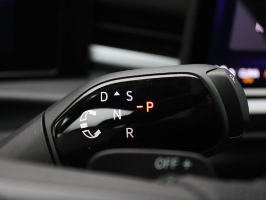 Volkswagen T-Roc 1.5 eTsi R-Line First Edition 150PK DSG Pano-Schuifdak, Trekhaak, Black Style, 20" LM Velgen, Key... ActivLease financial lease