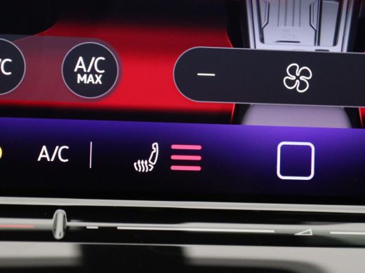 Volkswagen T-Roc 1.5 eTsi R-Line First Edition 150PK DSG Pano-Schuifdak, Trekhaak, Black Style, 20" LM Velgen, Key... ActivLease financial lease