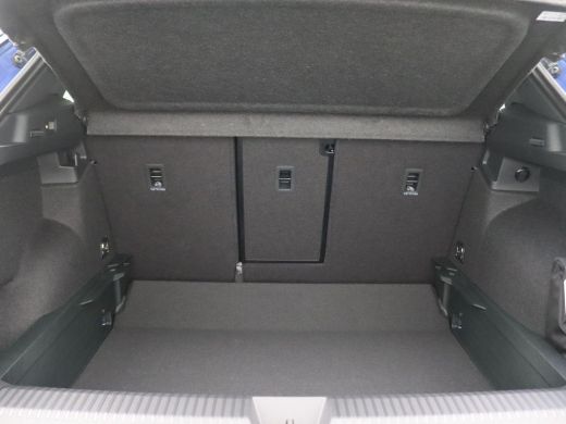 Volkswagen T-Roc 1.5 eTsi R-Line First Edition 150PK DSG Pano-Schuifdak, Trekhaak, Black Style, 20" LM Velgen, Key... ActivLease financial lease