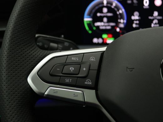 Volkswagen Tayron 1.5 eHybrid R-Line Edition 272PK DSG Pano-Schuifdak, Trekhaak, 20" LM Velgen, Navi via Apple Carp... ActivLease financial lease