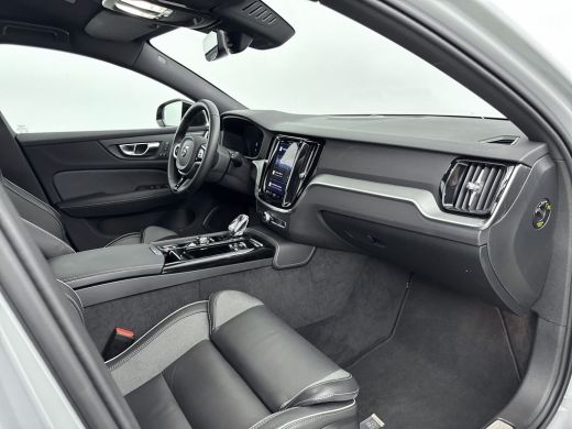 Volvo  V60 2.0 T6 Plug-in hybrid AWD Plus Dark | Trekhaak | PDC V+A en 360 camera | Lederen sportstoelen | S... ActivLease financial lease