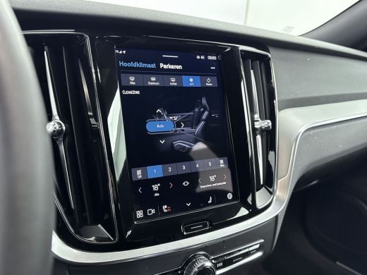Volvo  V60 2.0 T6 Plug-in hybrid AWD Plus Dark | Trekhaak | PDC V+A en 360 camera | Lederen sportstoelen | S... ActivLease financial lease