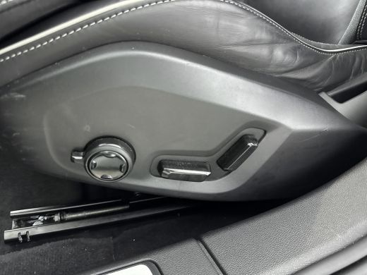 Volvo  V60 2.0 T6 Plug-in hybrid AWD Plus Dark | Trekhaak | PDC V+A en 360 camera | Lederen sportstoelen | S... ActivLease financial lease