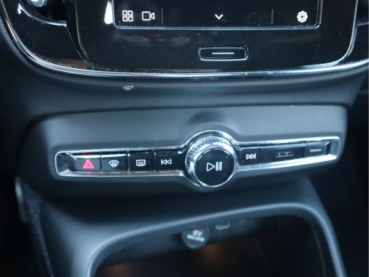 Volvo  XC40 Recharge P8 AWD R-Design Navi / Trekh / Elekramen / Camera / SOH 91,68 ActivLease financial lease