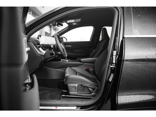 Audi Q3 S edition | Adaptive cruise control | Audi sound system | Cruise control ActivLease financial lease