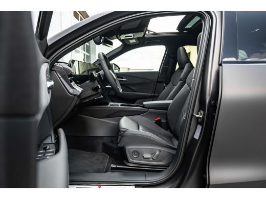 Audi Q3 S edition | Adaptive cruise control | Audi sound system | Cruise control ActivLease financial lease