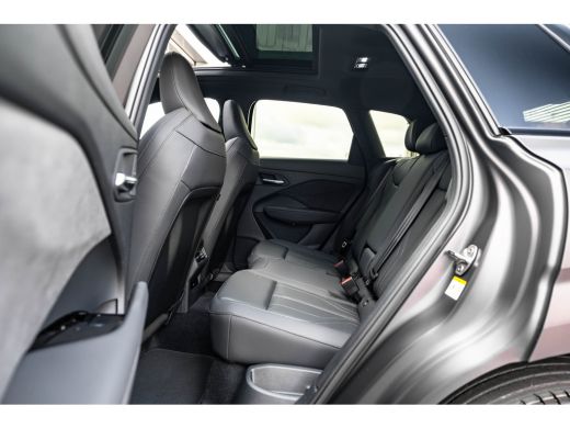 Audi Q3 S edition | Adaptive cruise control | Audi sound system | Cruise control ActivLease financial lease