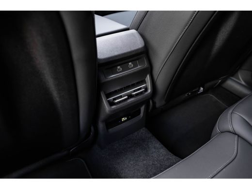 Audi Q3 S edition | Adaptive cruise control | Audi sound system | Cruise control ActivLease financial lease