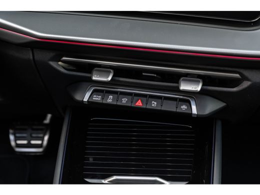 Audi Q3 S edition | Adaptive cruise control | Audi sound system | Cruise control ActivLease financial lease