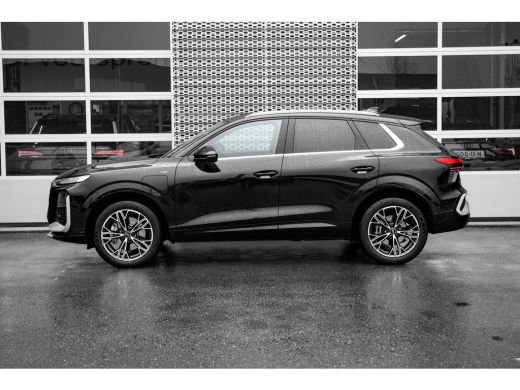 Audi Q3 S edition | Adaptive cruise control | Audi sound system | Cruise control ActivLease financial lease