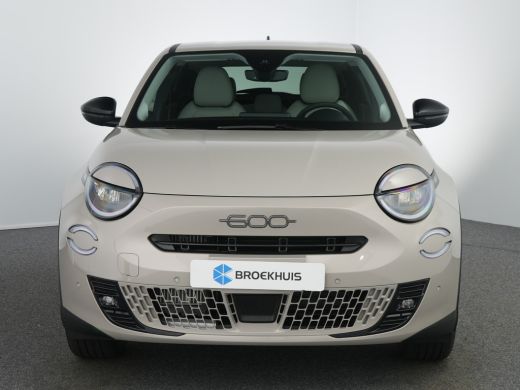 Fiat 600 La Prima | 10,25" touchscreen radio met Bluetooth, DAB & USB | 18" lichtmetalen velgen Diamont Cu... ActivLease financial lease