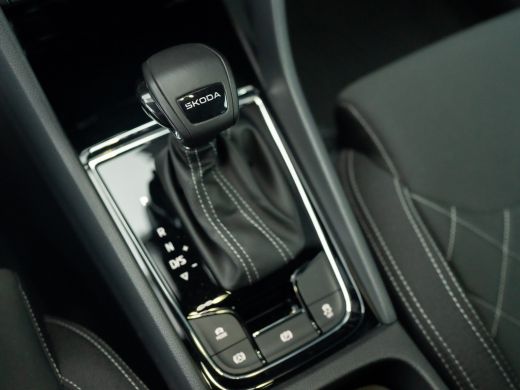 Skoda Karoq 1.5 TSI ACT Sportline Business | Elk. A-klep | Camera | Lane Assist | Stoel & Stuur verw. | Prijs... ActivLease financial lease