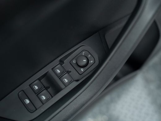 Skoda Karoq 1.5 TSI ACT Sportline Business | Elk. A-klep | Camera | Lane Assist | Stoel & Stuur verw. | Prijs... ActivLease financial lease